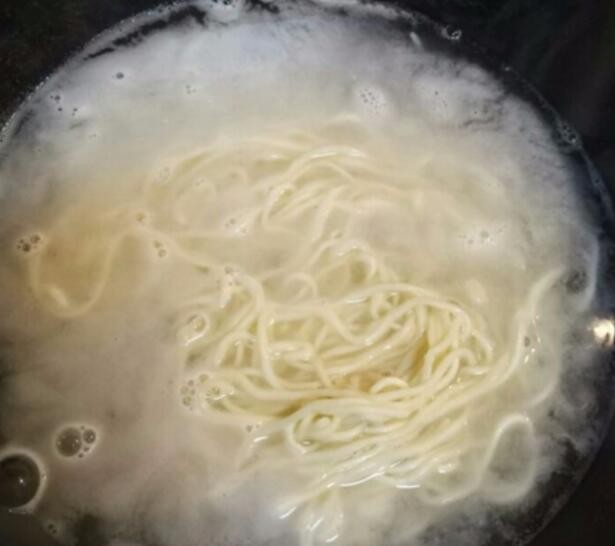 如何制作酱油炒面