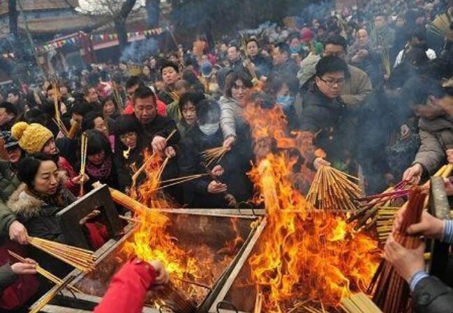 雍和宫烧香风俗是什么