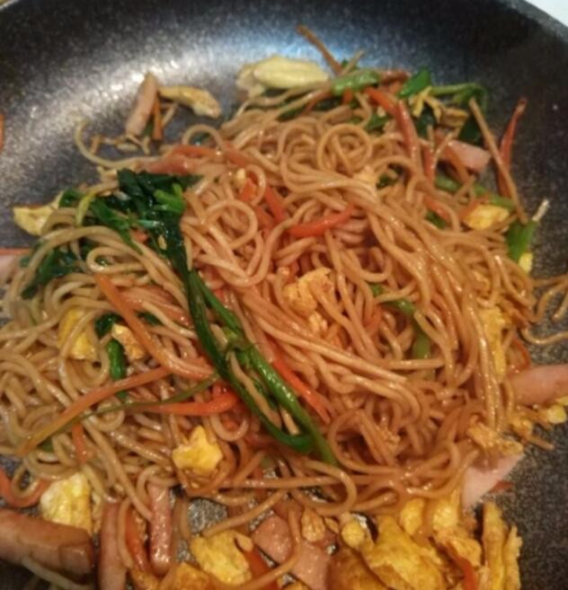 如何制作酱油炒面