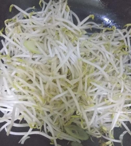 豆芽菜炒鸡蛋怎么炒